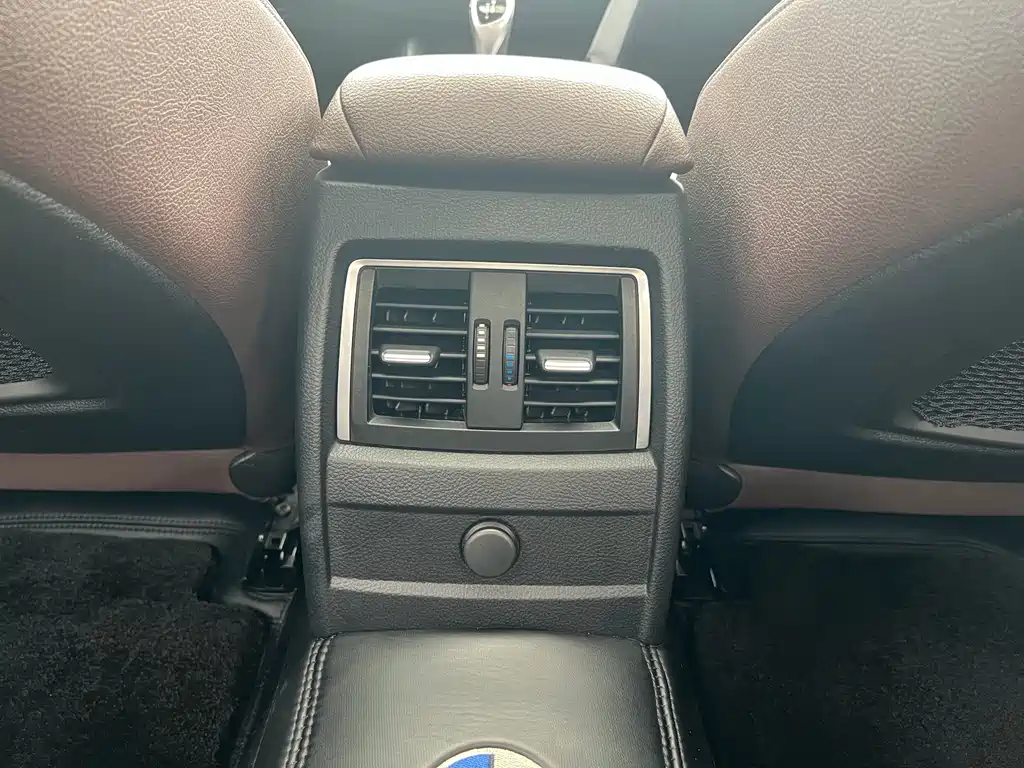 BMW 3 Series 2018 — фото 19