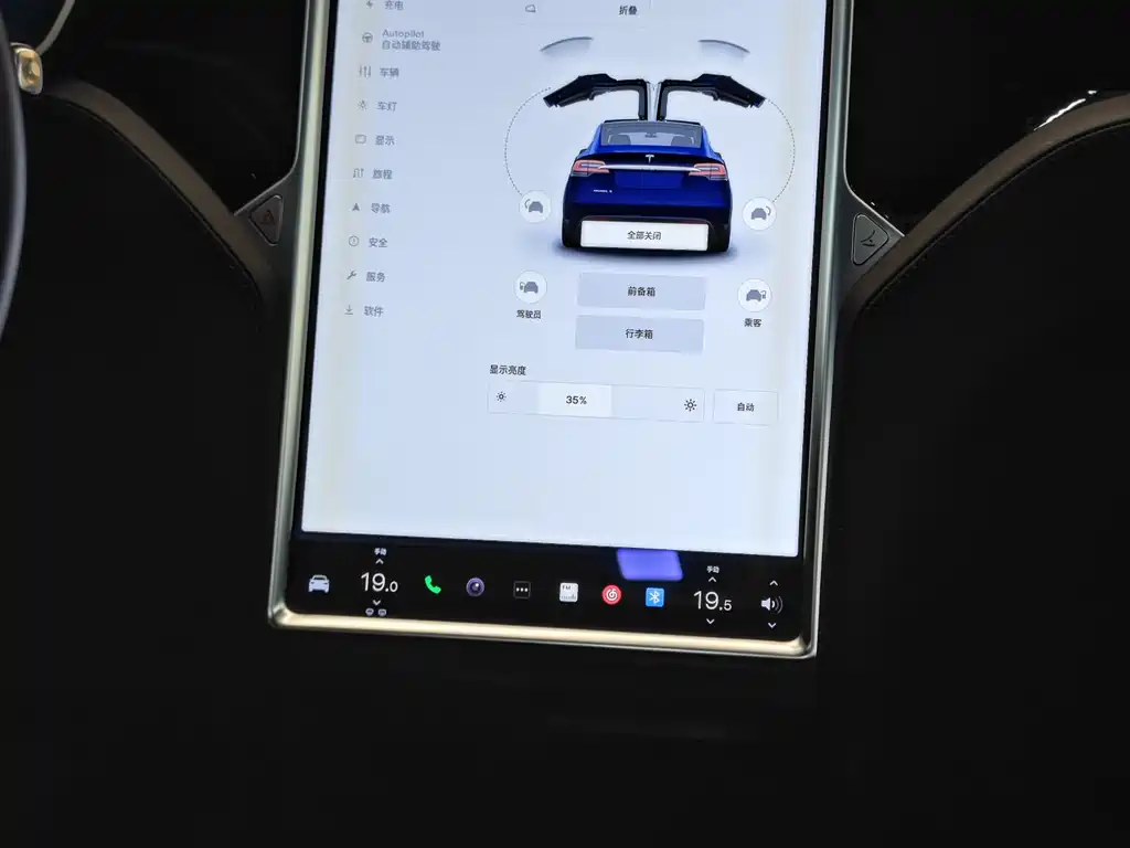 Tesla Model X 2017 — фото 20