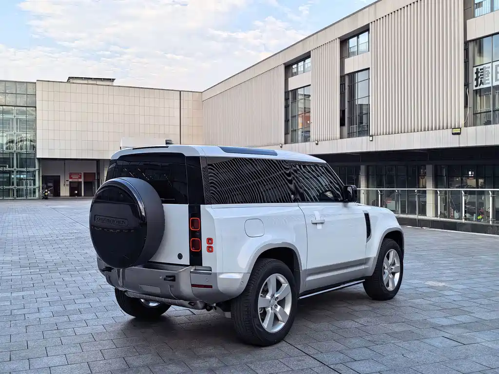 Land Rover Defender 2022 — фото 17