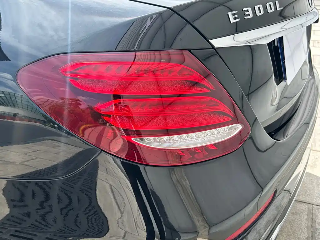 Mercedes-Benz E-Class 2019 — фото 16