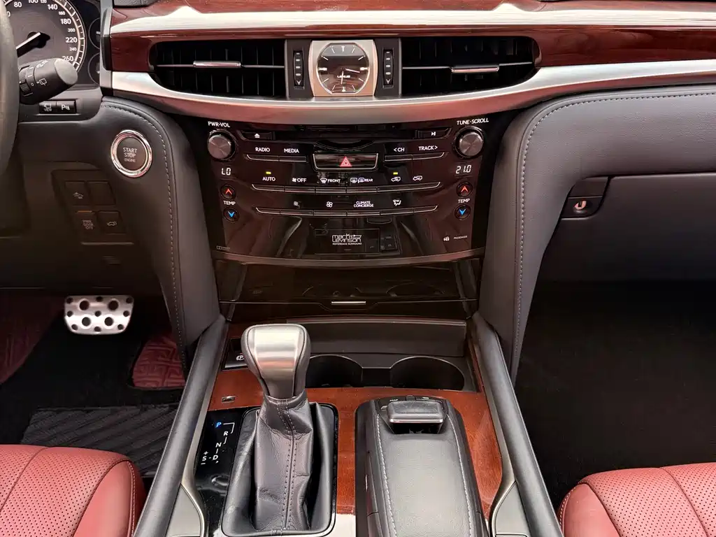 Lexus LX 2018 — фото 15