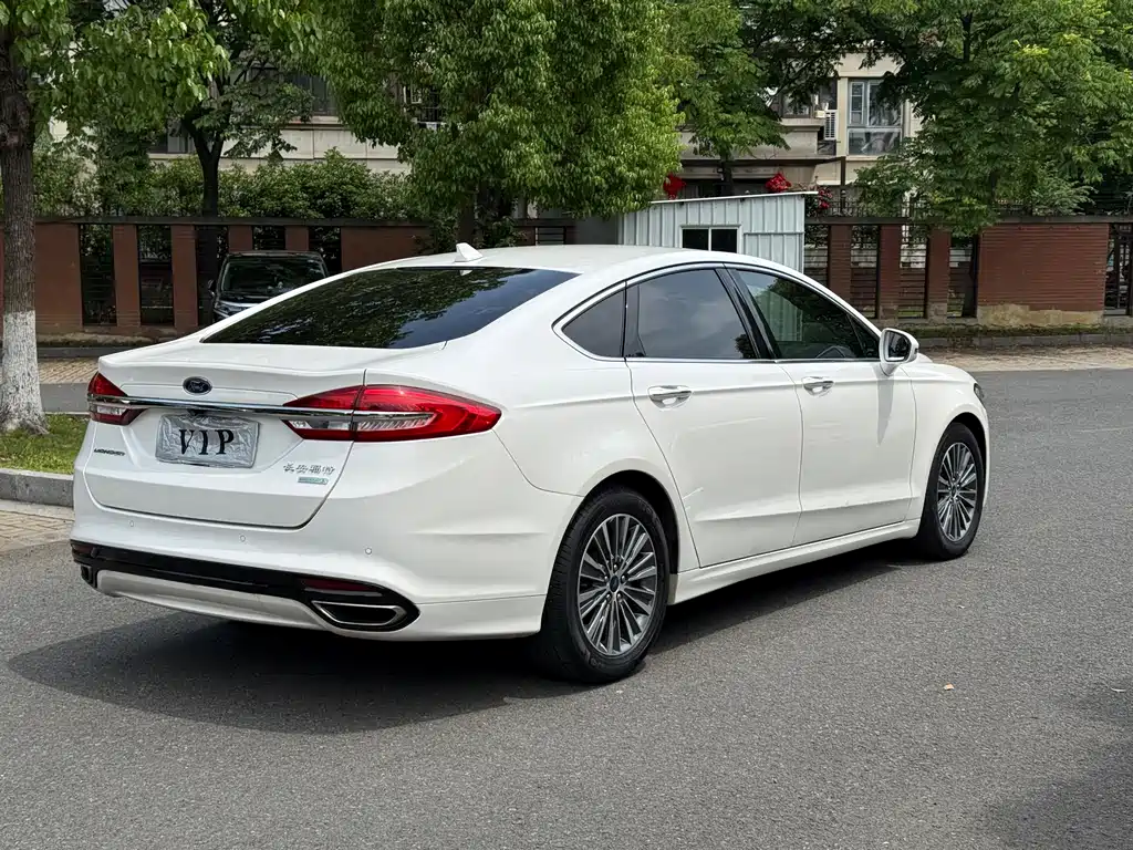 Ford Mondeo 2017 — фото 7