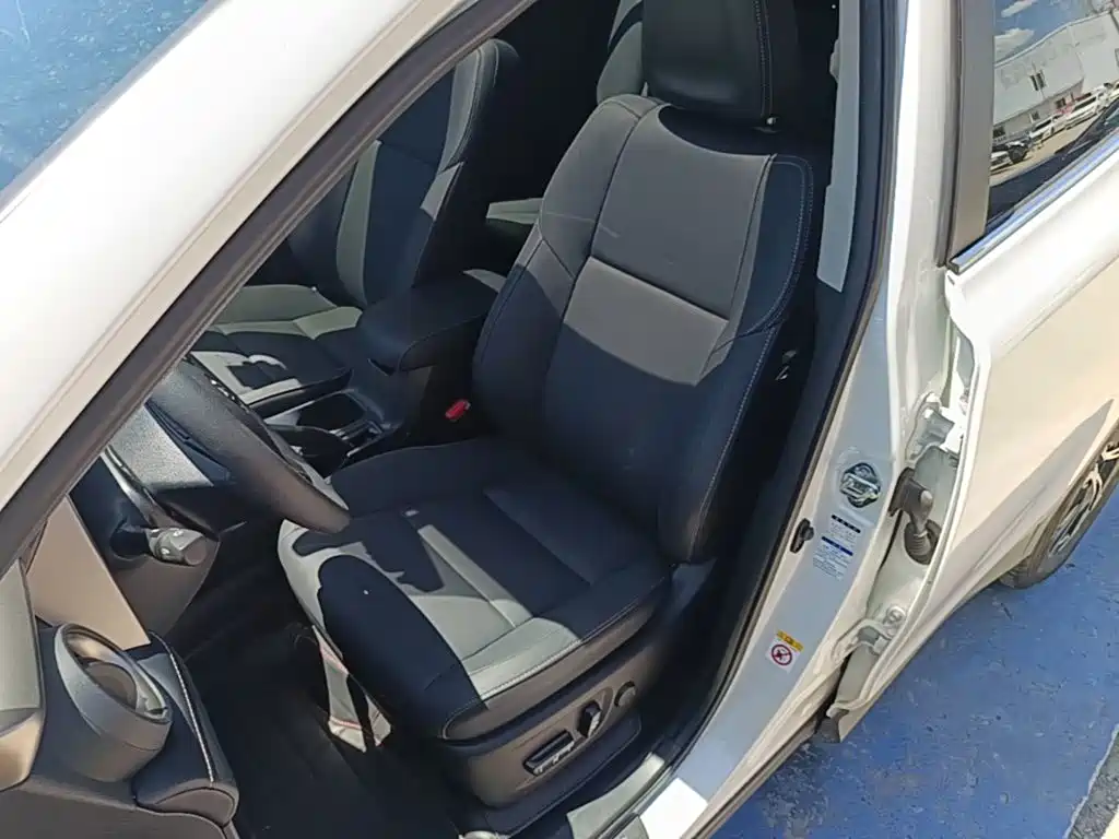 Toyota RAV4 2016 — фото 11