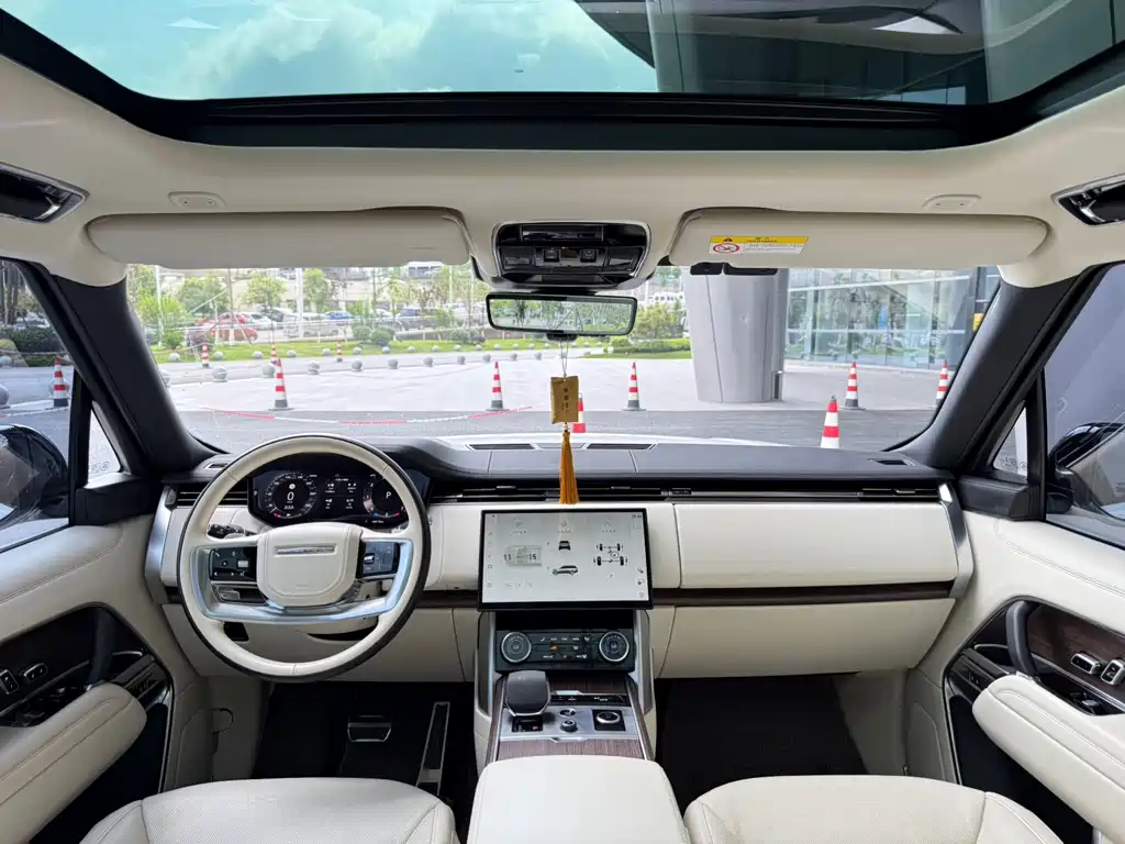 Land Rover Range Rover 2023 — фото 10