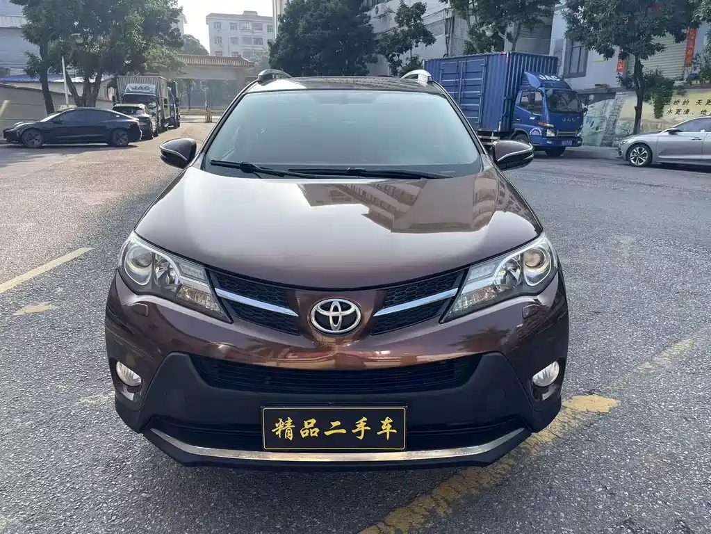 Toyota RAV4 2015 — фото 2