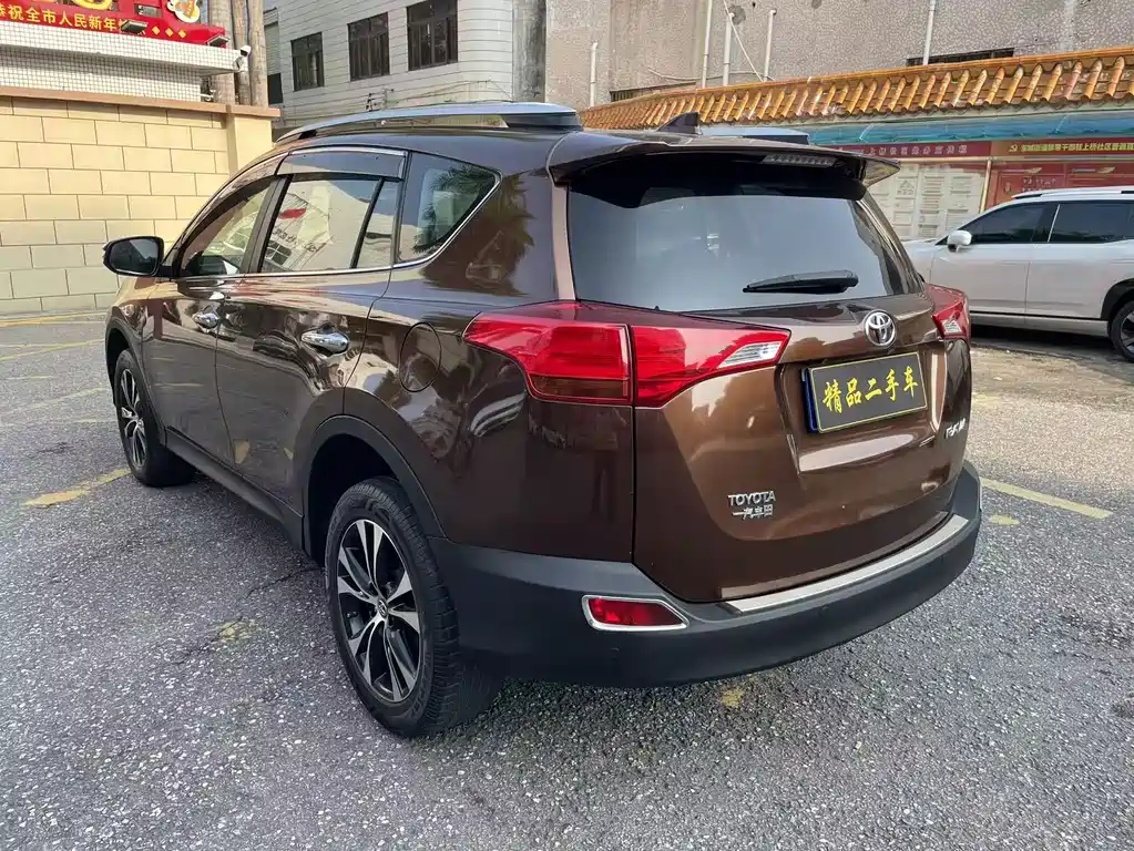 Toyota RAV4 2015 — фото 7