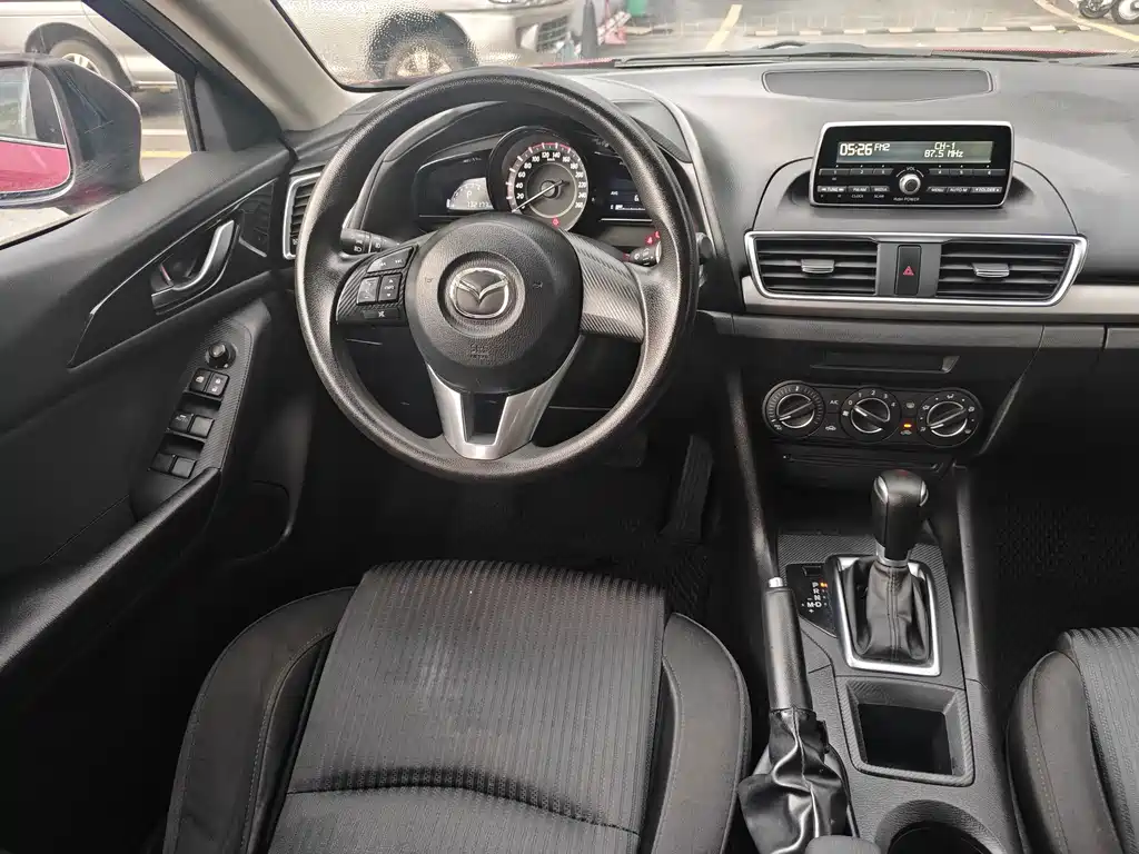 Mazda 3 Axela 2016 — фото 10