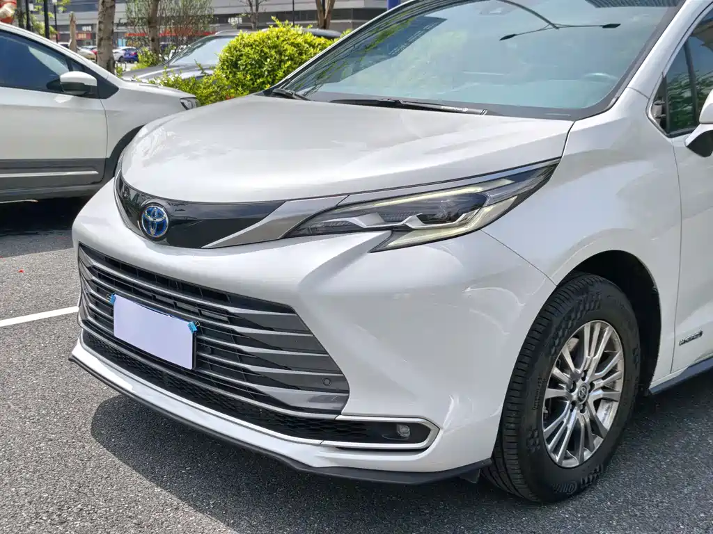 Toyota Sienna 2022 — фото 4