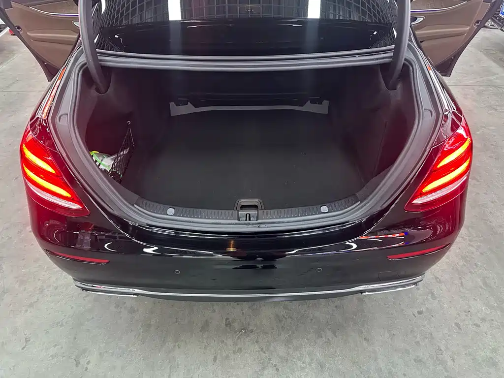 Mercedes-Benz E-Class 2018 — фото 16