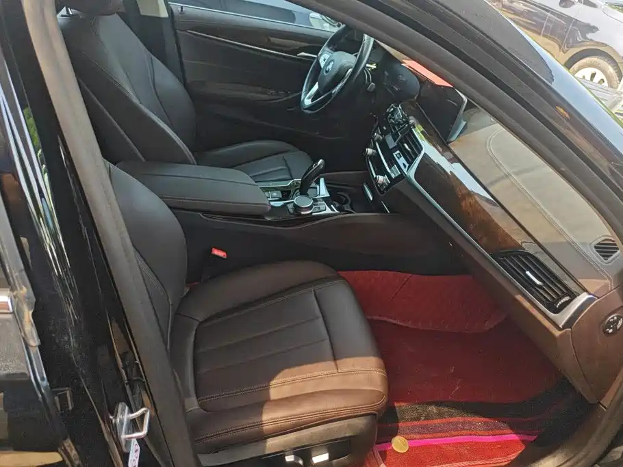 BMW 5 Series 2020 — фото 8