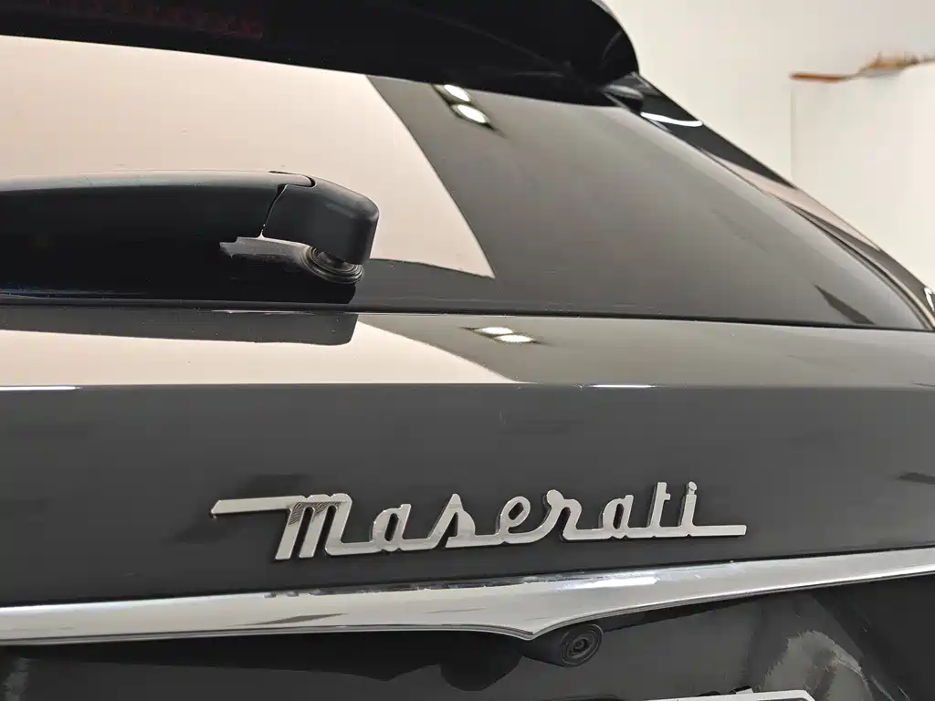Maserati Levante 2018 — фото 30