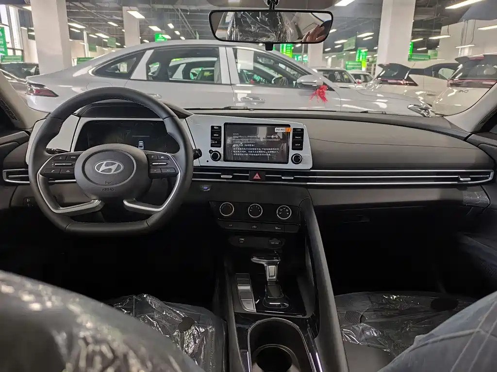 Hyundai Elantra — фото 5