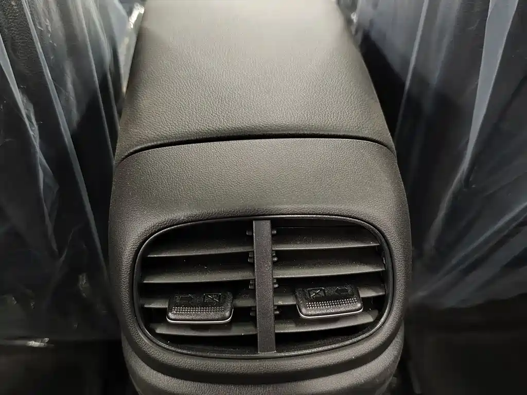Hyundai Elantra — фото 17