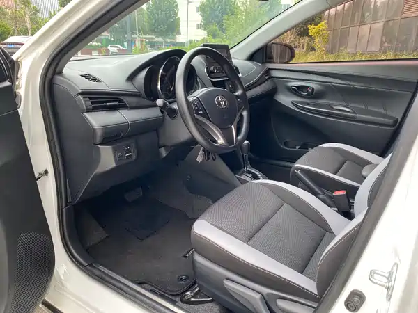 Toyota Yaris L 2023