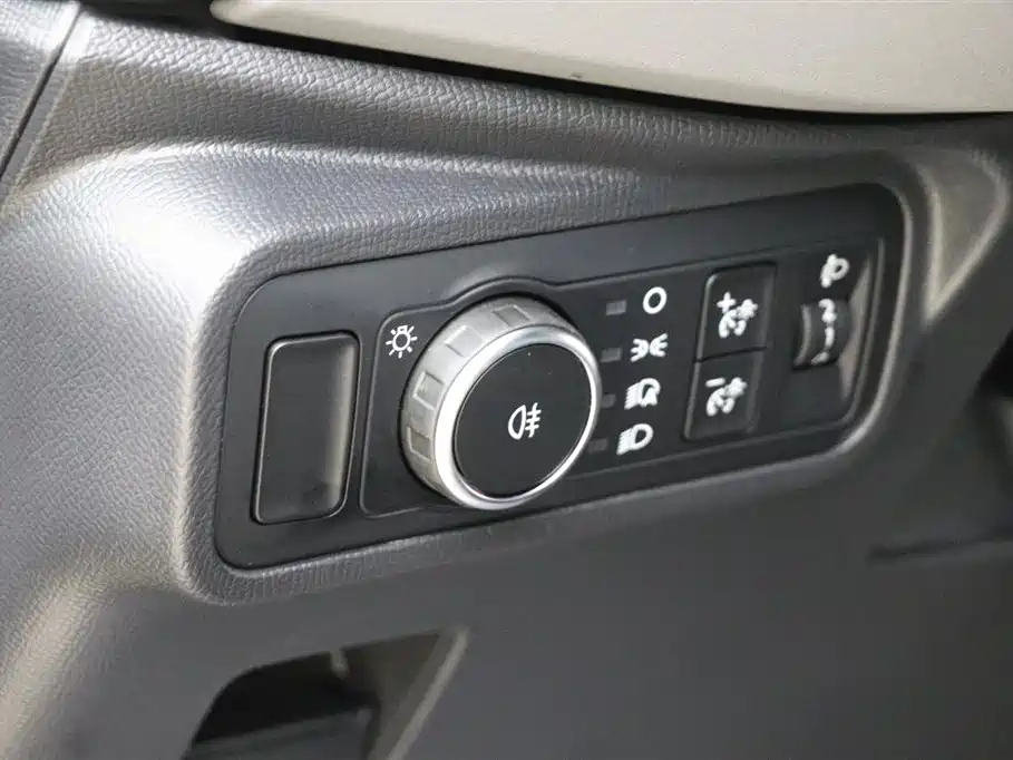 Ford Bronco 2025 — фото 15