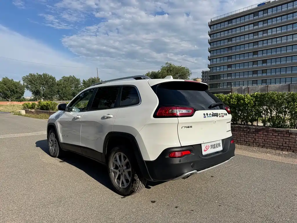 Jeep Cherokee 2018 — фото 6