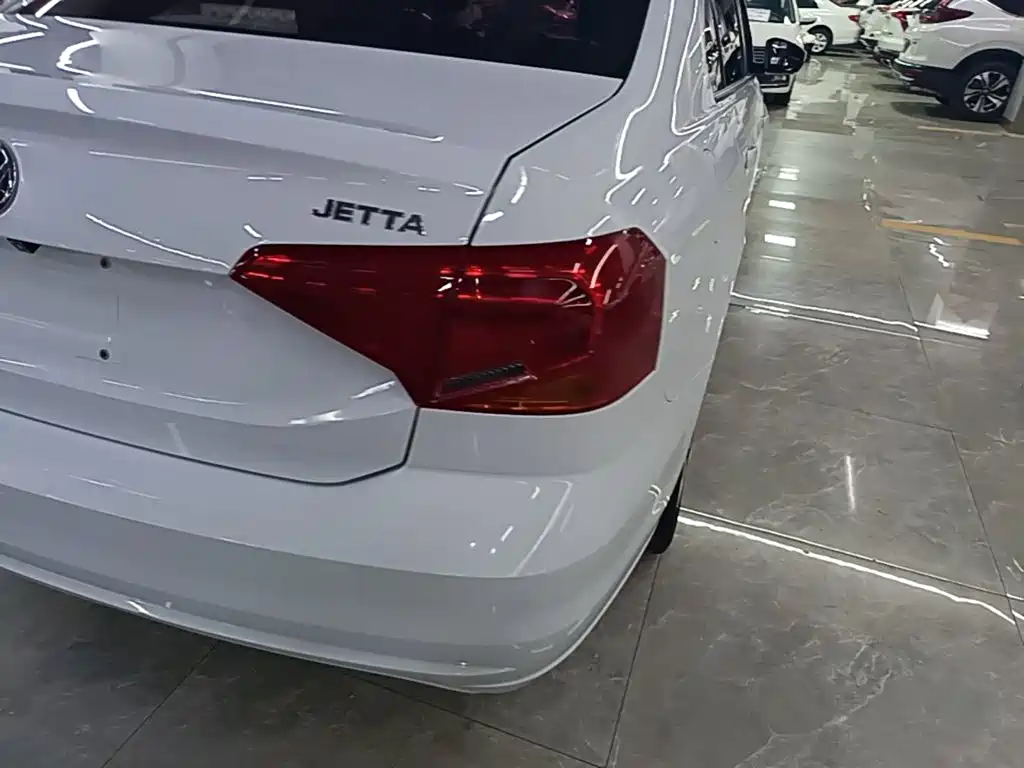 Volkswagen Jetta 2018 — фото 8
