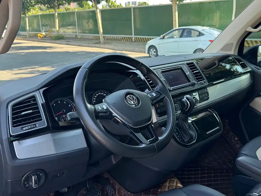 Volkswagen Multivan 2016 — фото 14