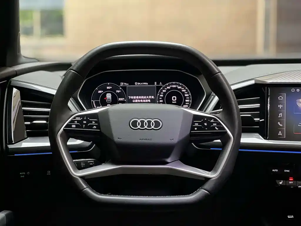 Audi Q4 e-tron 2024 — фото 6