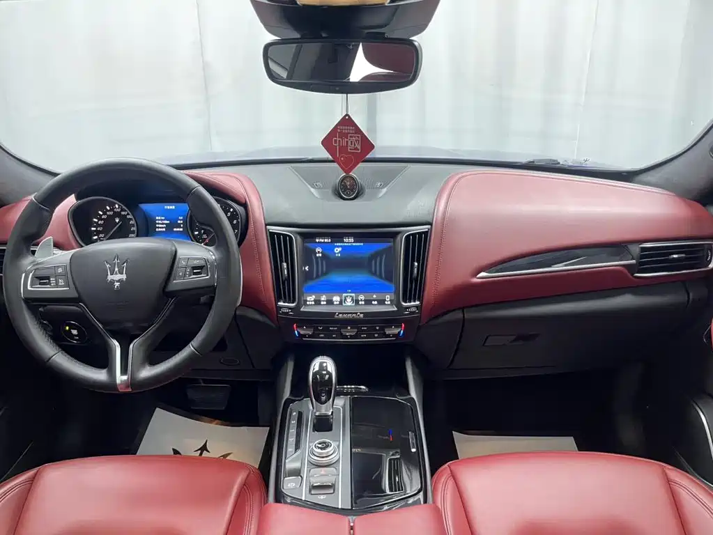 Maserati Levante 2017 — фото 22