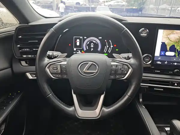 Lexus RX 2023