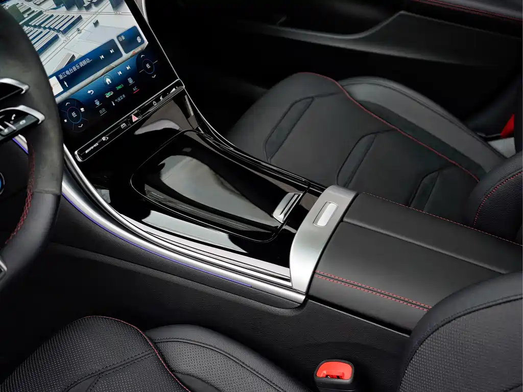 Mercedes-Benz C-Class AMG 2025 — фото 16