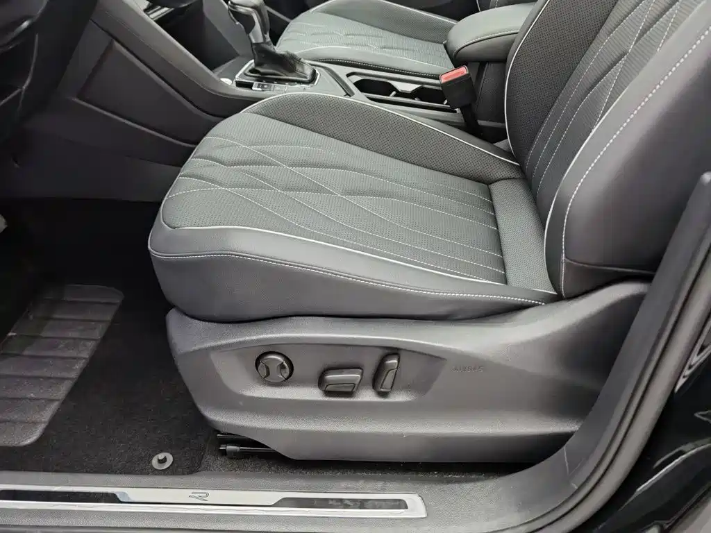 Volkswagen Tiguan L 2024 — фото 20