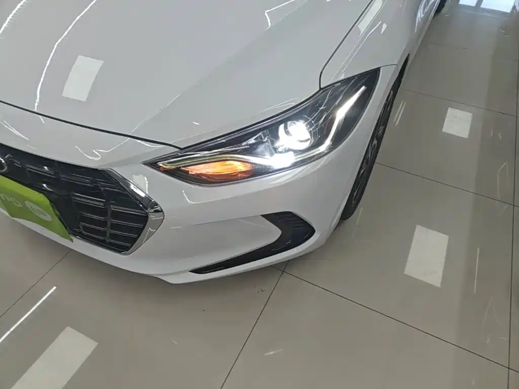 Hyundai Elantra 2020 — фото 24