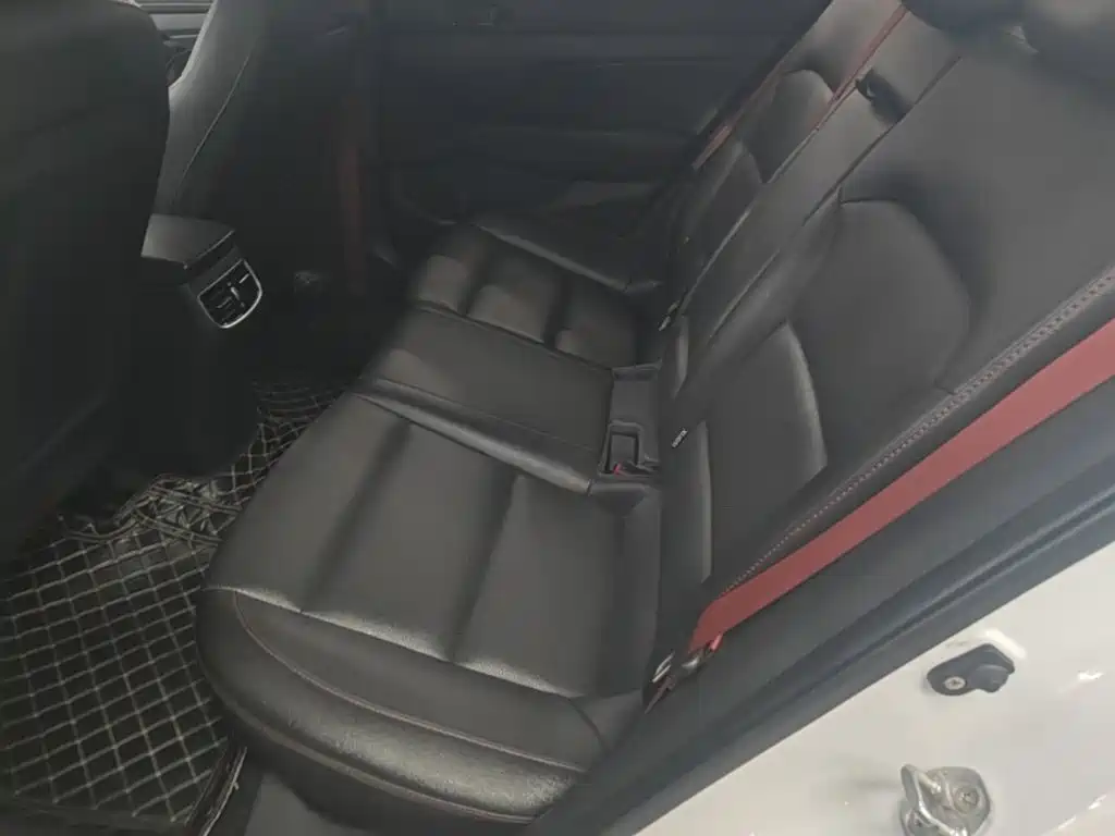 Hyundai Elantra 2020 — фото 17