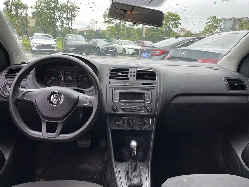 Volkswagen Polo 2016