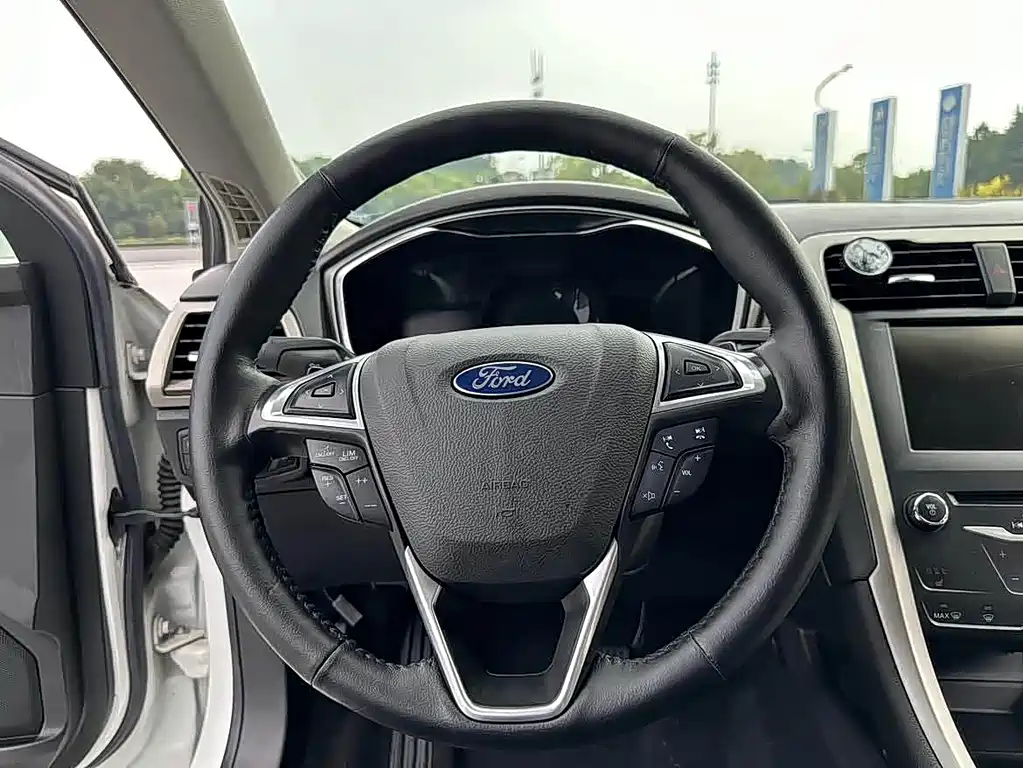 Ford Mondeo 2014 — фото 14