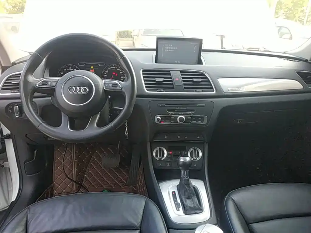Audi Q3 2015 — фото 10