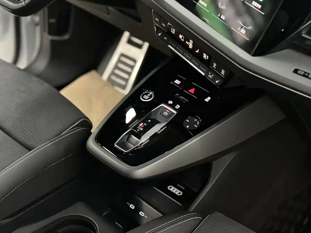 Audi Q5 e-tron 2024 — фото 9