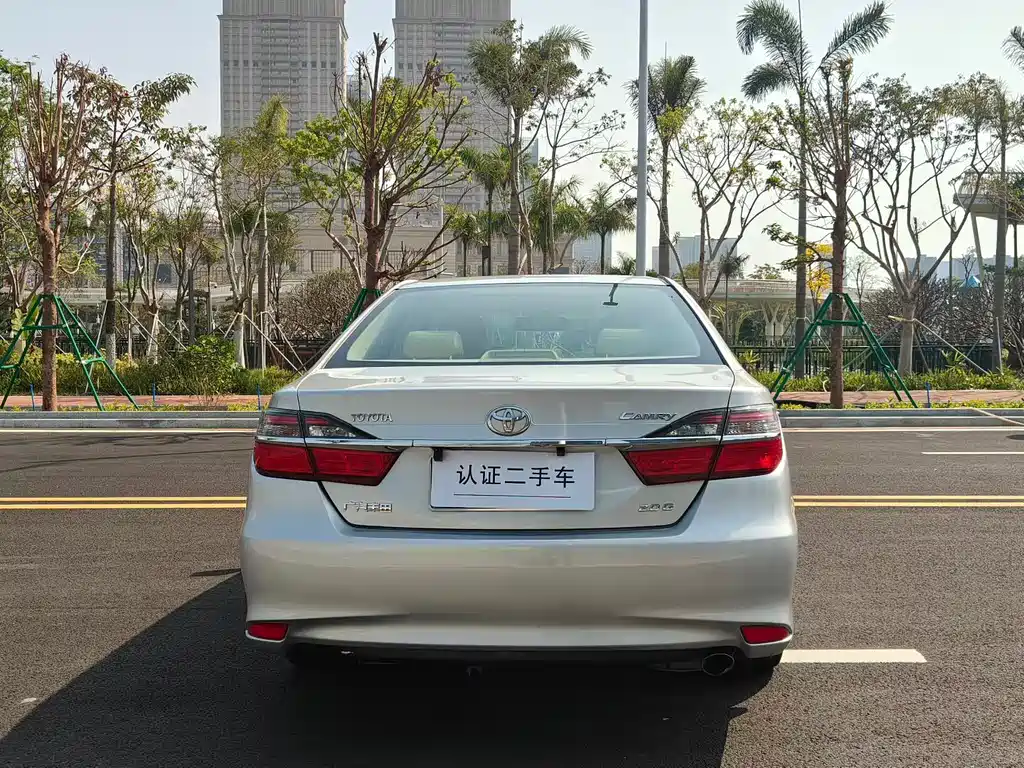 Toyota Camry 2015 — фото 4