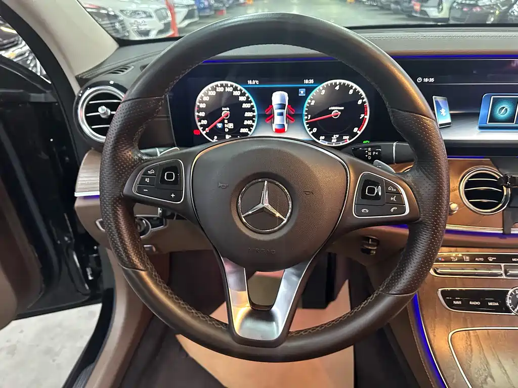 Mercedes-Benz E-Class 2018 — фото 13