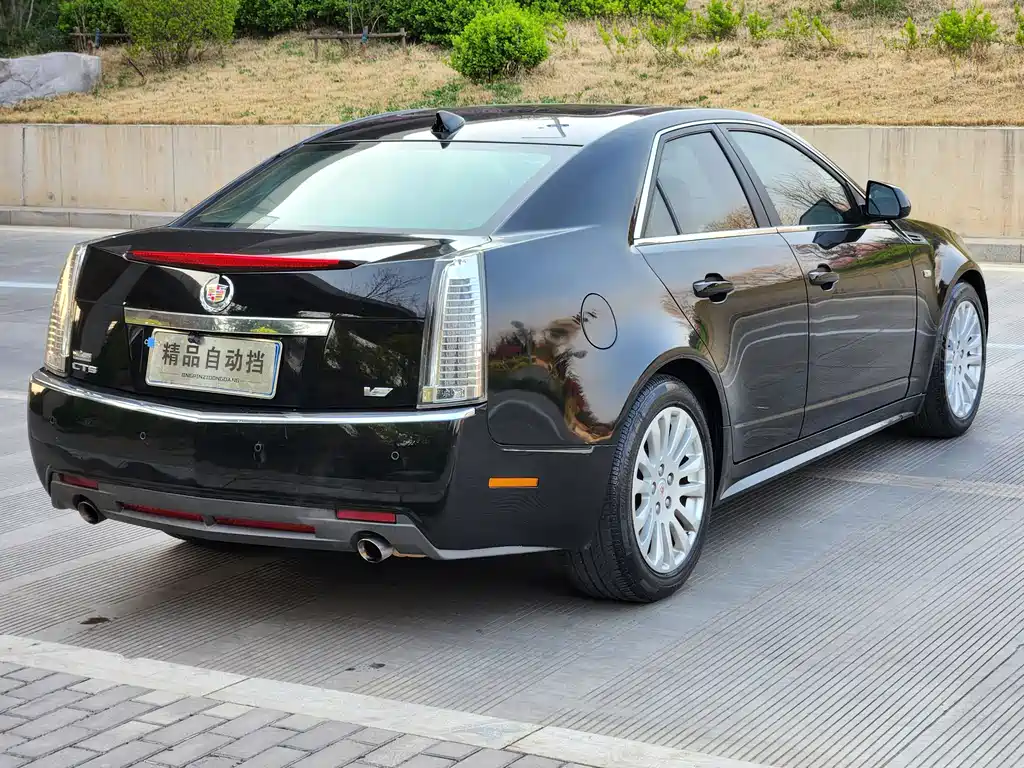 Cadillac CTS 2010 — фото 4