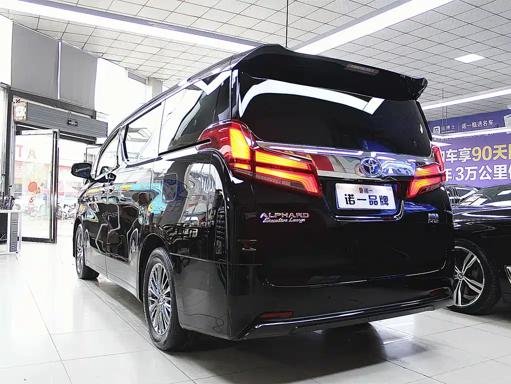Toyota Alphard 2021 — фото 19