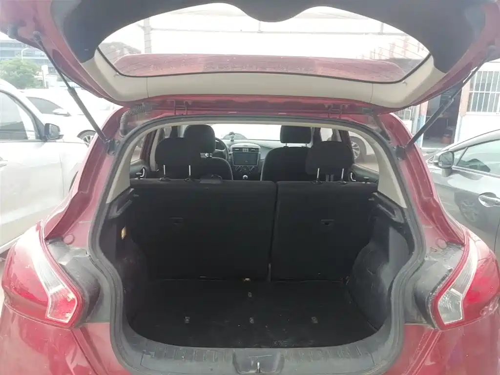 Nissan Tiida 2016 — фото 19