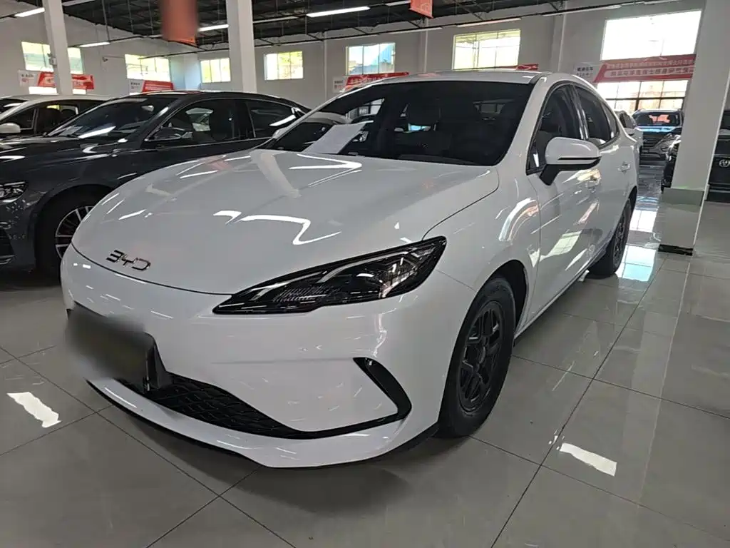 BYD Seal 05 DM-i 2025 — фото 1