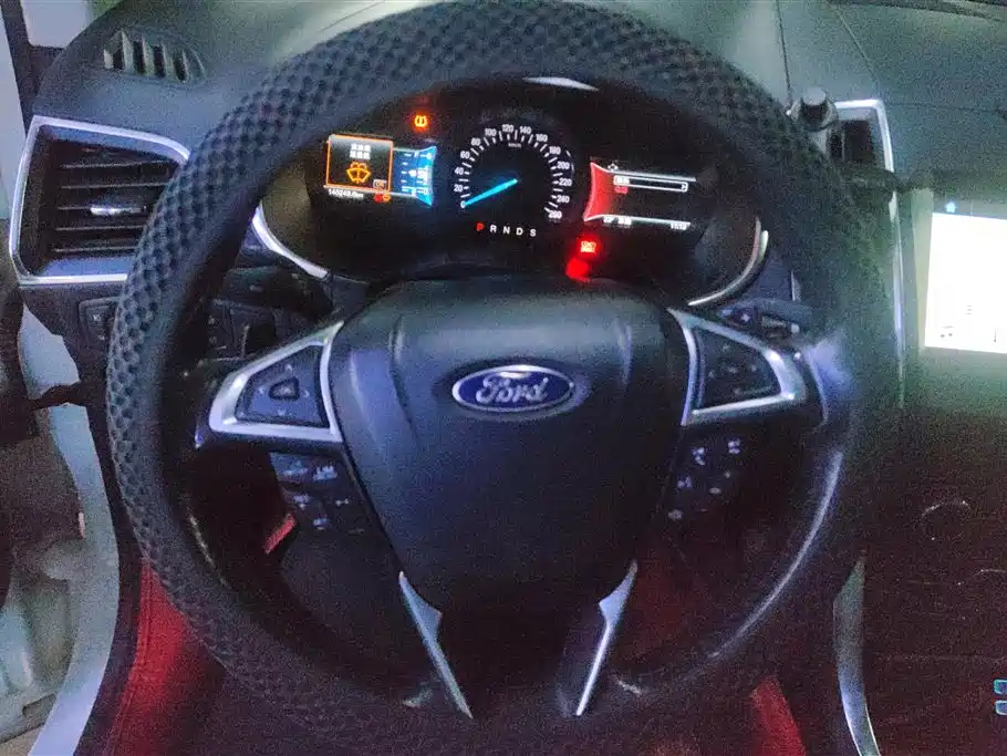 Ford Edge 2018 — фото 15