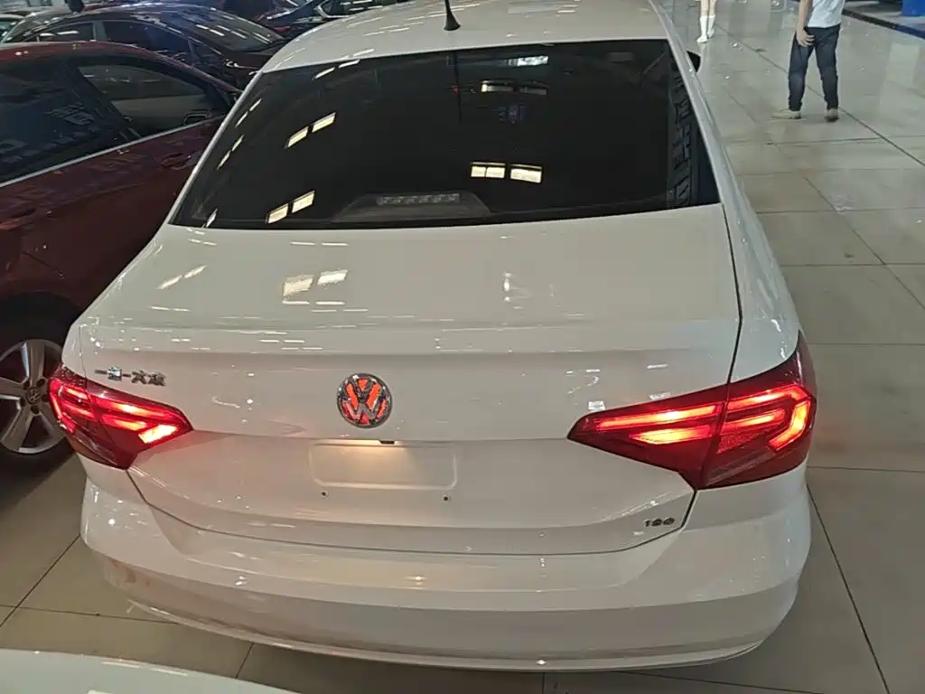 Volkswagen Jetta 2017 — фото 6