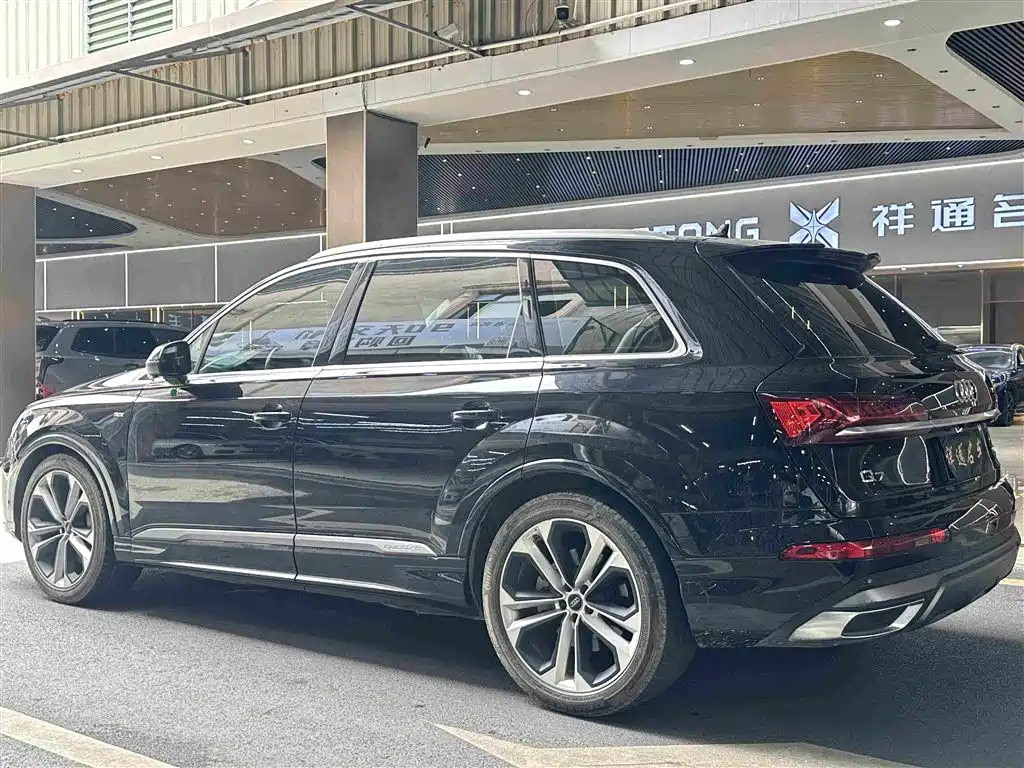 Audi Q7 2020 — фото 6