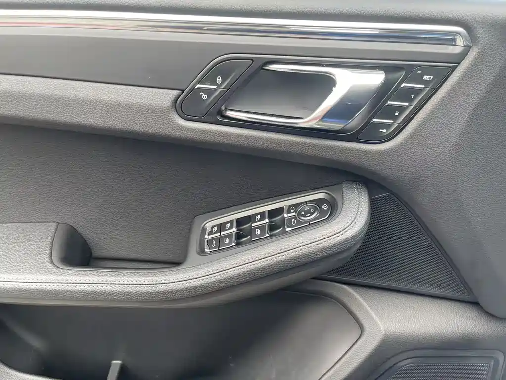 Porsche Macan 2015 — фото 19