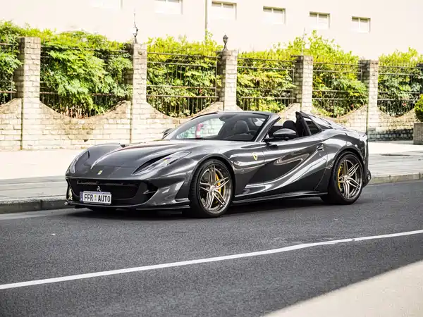 Ferrari 812 2023