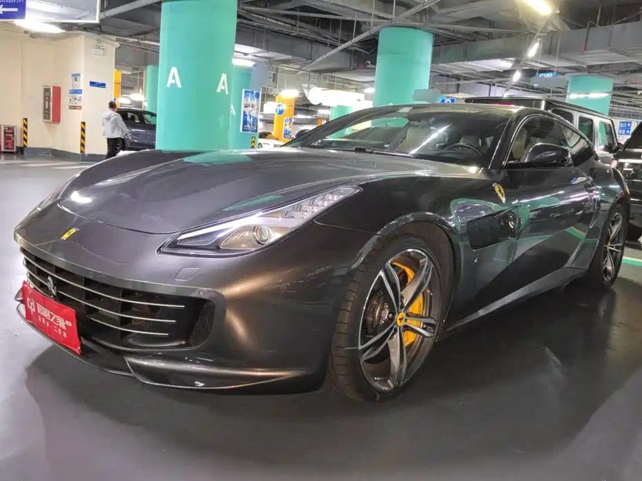 Ferrari GTC4Lusso 2019 — фото 1