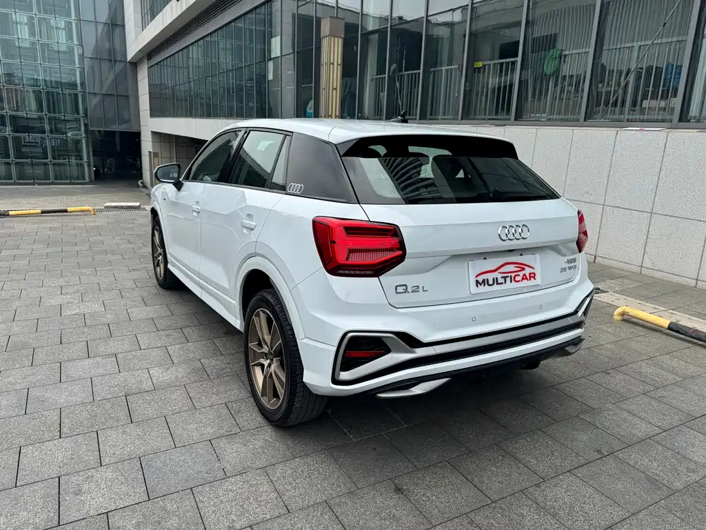Audi Q2L 2023 — фото 9