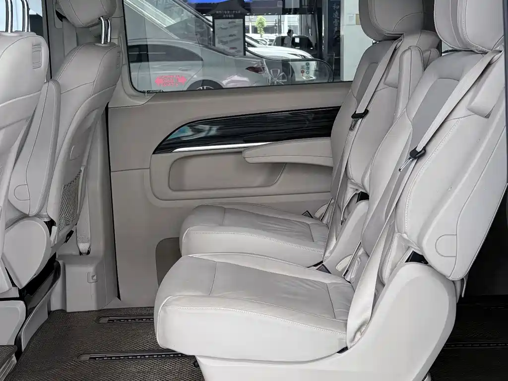 Mercedes-Benz V-Class 2017 — фото 13