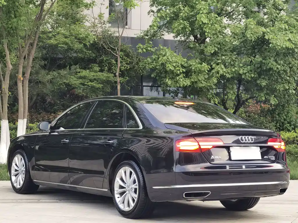Audi A8 2015 — фото 6