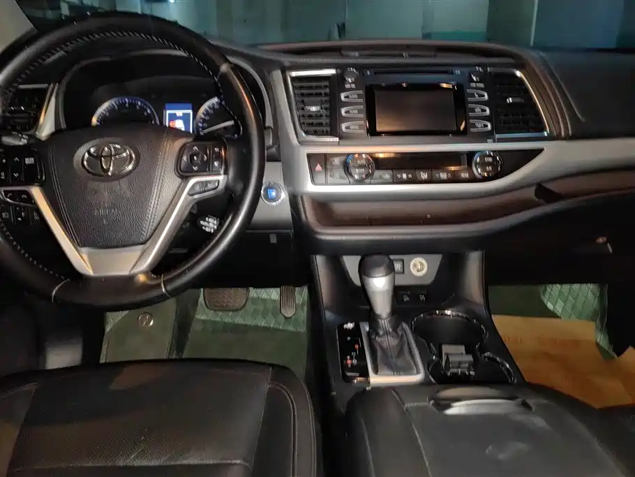 Toyota Highlander 2018 — фото 12