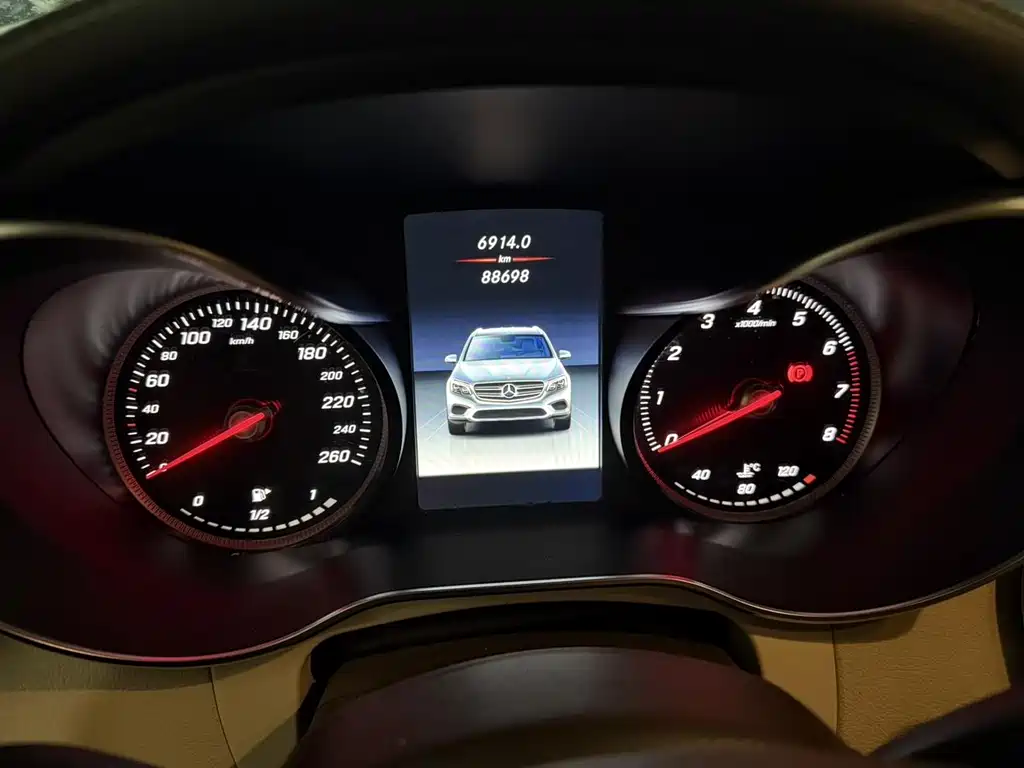 Mercedes-Benz GLC 2018 — фото 13